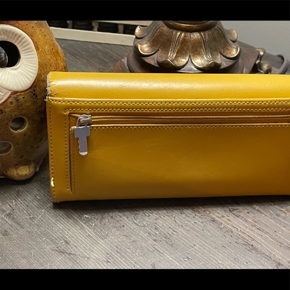 Trendy yellow wallet - Picture 2 of 5